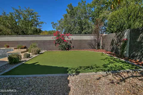 Exterior - 1088 S Roca St, Gilbert, AZ 85296 photo 4 of 8