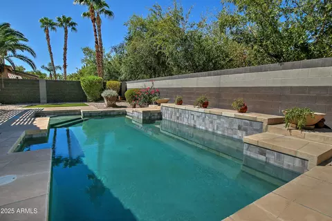 Exterior - 1088 S Roca St, Gilbert, AZ 85296 photo 2 of 8