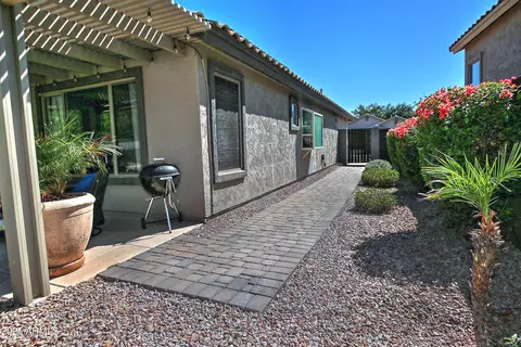 Exterior - 1088 S Roca St, Gilbert, AZ 85296 photo 6 of 8