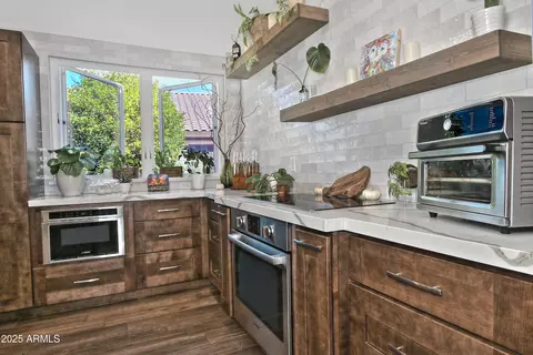 Kitchen - 1088 S Roca St, Gilbert, AZ 85296 photo 2 of 3