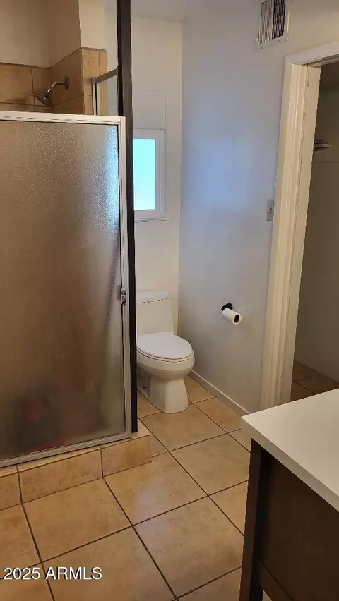 Bath - 2326 E Paradise Ln, Phoenix, AZ 85022 photo 1 of 2