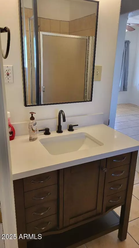 Bath - 2326 E Paradise Ln, Phoenix, AZ 85022 photo 2 of 2