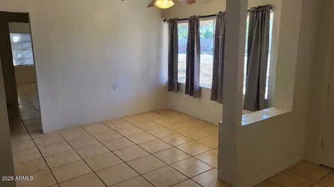 Living - 2326 E Paradise Ln, Phoenix, AZ 85022 photo 1 of 2