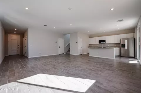Living - 2681 E Boulder Ave, Apache Junction, AZ 85119 photo 2 of 3