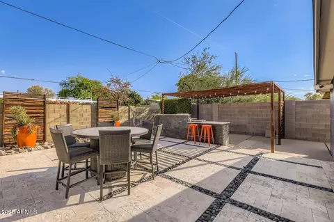 Exterior - 3710 E Paradise Dr, Phoenix, AZ 85028 photo 3 of 7