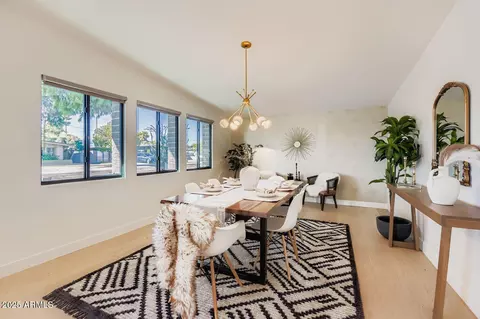 Dining - 3710 E Paradise Dr, Phoenix, AZ 85028 photo 1 of 2