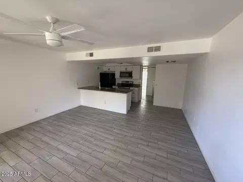 8842 N 8th St #103, Phoenix, AZ 85020