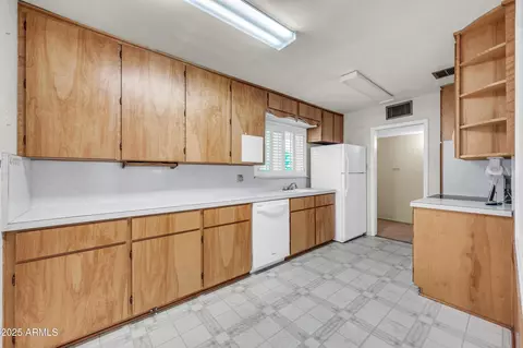 Kitchen - 4507 N 38th St, Phoenix, AZ 85018 photo 1 of 2