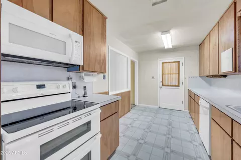 Kitchen - 4507 N 38th St, Phoenix, AZ 85018 photo 2 of 2