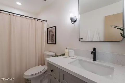 Bath - 1133 E Fairmont Dr, Tempe, AZ 85282 photo 2 of 2
