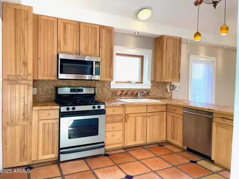 Kitchen - 11 Spring Cyn, Bisbee, AZ 85603 photo 3 of 4