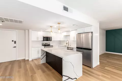 7920 E Camelback Rd #301, Scottsdale, AZ 85251