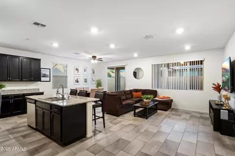 Entry Way - 7424 E Flower Ave, Mesa, AZ 85208 photo 2 of 4