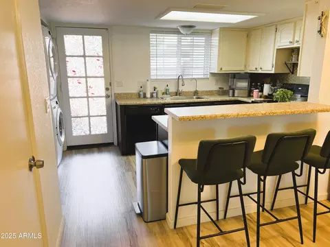 6609 W Jamaica Dr, Glendale, AZ 85306