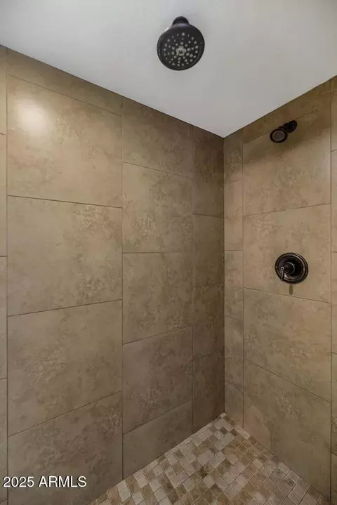 Bath - 846 E Ocotillo Rd, Phoenix, AZ 85014 photo 2 of 3