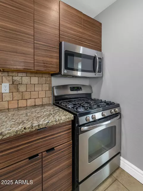 Kitchen - 846 E Ocotillo Rd, Phoenix, AZ 85014 photo 1 of 2