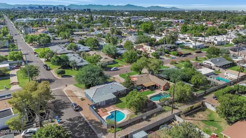 View/Area - 846 E Ocotillo Rd, Phoenix, AZ 85014 photo 3 of 6
