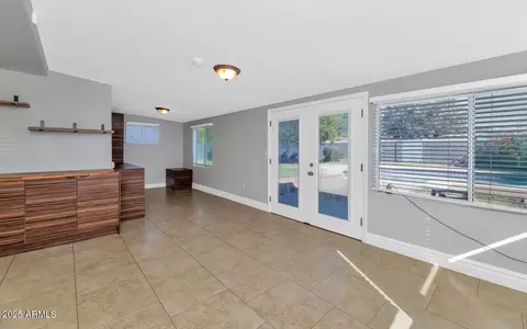Living - 846 E Ocotillo Rd, Phoenix, AZ 85014 photo 5 of 7