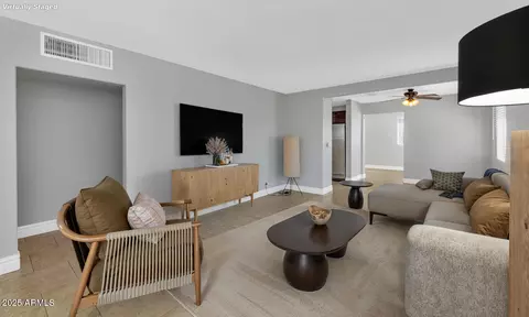 Living - 846 E Ocotillo Rd, Phoenix, AZ 85014 photo 4 of 7