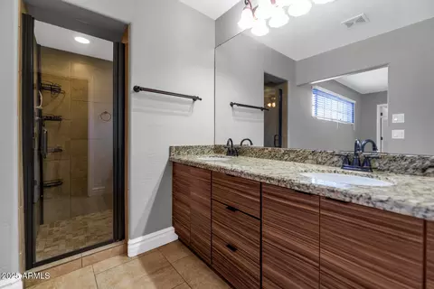 Bath - 846 E Ocotillo Rd, Phoenix, AZ 85014 photo 1 of 3
