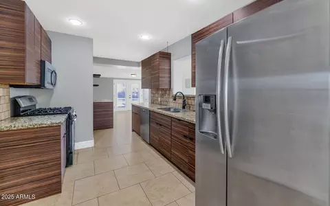 Entry Way - 846 E Ocotillo Rd, Phoenix, AZ 85014 photo 1 of 2