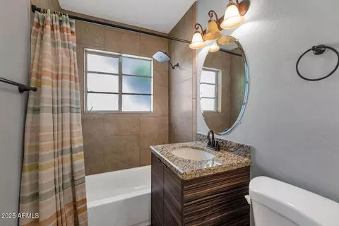 Bath - 846 E Ocotillo Rd, Phoenix, AZ 85014 photo 3 of 3