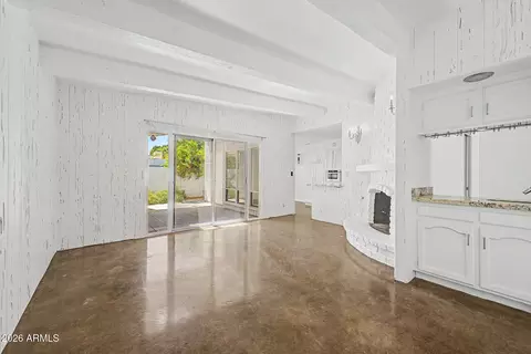Living - 6640 N Chatelaine Pl, Phoenix, AZ 85014 photo 7 of 9