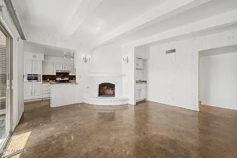 Living - 6640 N Chatelaine Pl, Phoenix, AZ 85014 photo 6 of 9