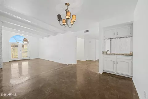 Living - 6640 N Chatelaine Pl, Phoenix, AZ 85014 photo 4 of 9