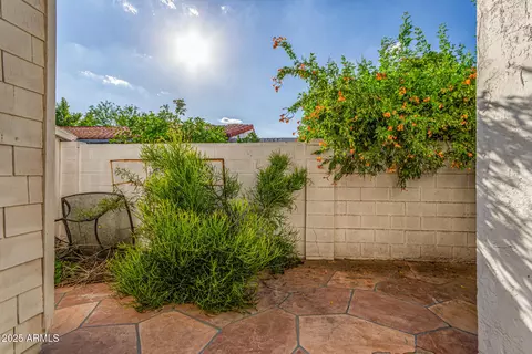 Exterior - 6640 N Chatelaine Pl, Phoenix, AZ 85014 photo 4 of 7