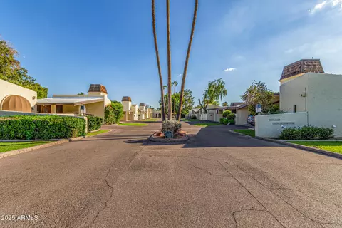 Exterior - 6640 N Chatelaine Pl, Phoenix, AZ 85014 photo 6 of 7