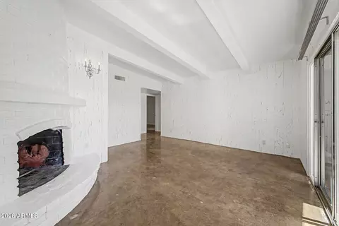 Living - 6640 N Chatelaine Pl, Phoenix, AZ 85014 photo 5 of 9