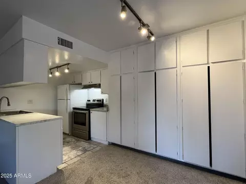 1027 N 84th Pl, Scottsdale, AZ 85257