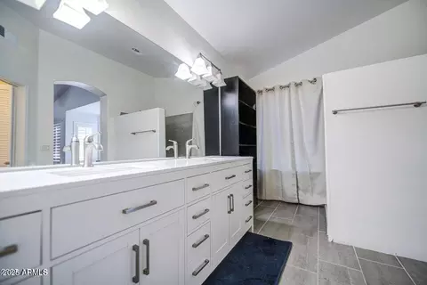 Bath - 17009 S 30th Way, Phoenix, AZ 85048 photo 2 of 2