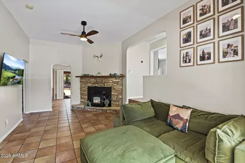 Living - 511 N Hemlock Cir, Payson, AZ 85541 photo 2 of 2
