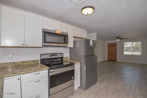 Kitchen - 4718 N 9th St, Phoenix, AZ 85014 photo 2 of 6
