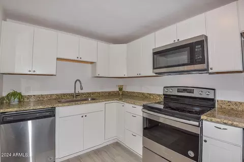 Kitchen - 4718 N 9th St, Phoenix, AZ 85014 photo 1 of 6