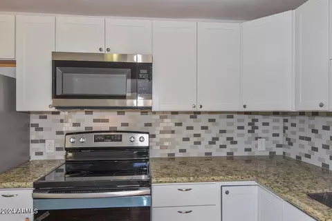 Kitchen - 4718 N 9th St, Phoenix, AZ 85014 photo 6 of 6