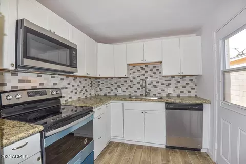 Kitchen - 4718 N 9th St, Phoenix, AZ 85014 photo 4 of 6