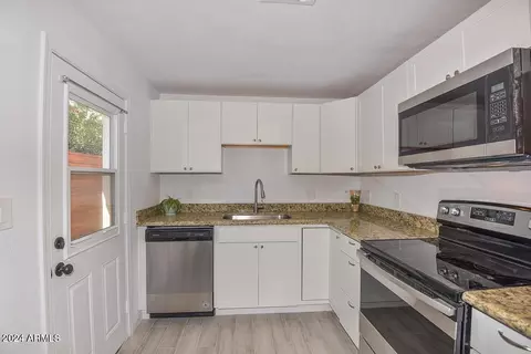Kitchen - 4718 N 9th St, Phoenix, AZ 85014 photo 3 of 6