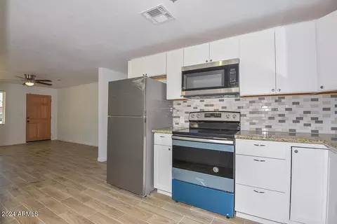 Kitchen - 4718 N 9th St, Phoenix, AZ 85014 photo 5 of 6