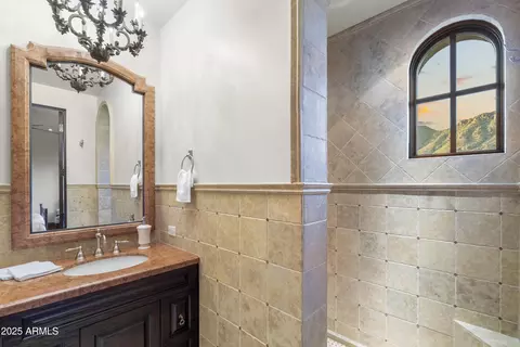 Bath - 5902 E Arcadia Ln, Phoenix, AZ 85018 photo 8 of 11
