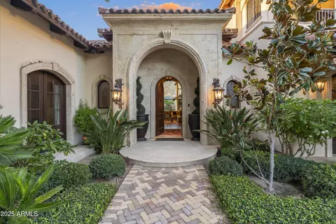 5902 E Arcadia Ln, Phoenix, AZ 85018 | MLS# 6928348 | 90 Photos