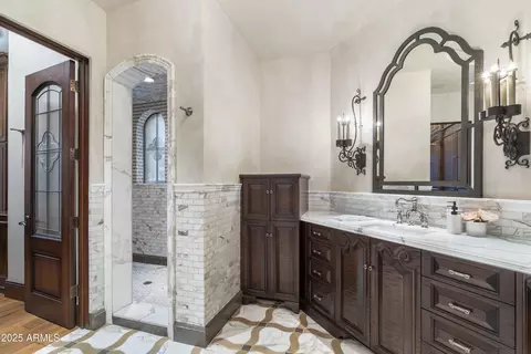 Bath - 5902 E Arcadia Ln, Phoenix, AZ 85018 photo 2 of 11