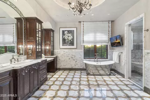 Bath - 5902 E Arcadia Ln, Phoenix, AZ 85018 photo 6 of 11