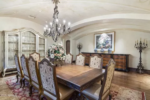 Dining - 5902 E Arcadia Ln, Phoenix, AZ 85018 photo 1 of 5