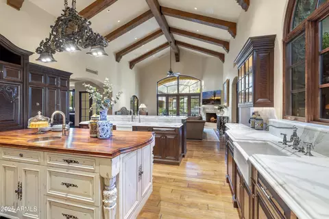 Kitchen - 5902 E Arcadia Ln, Phoenix, AZ 85018 photo 5 of 9