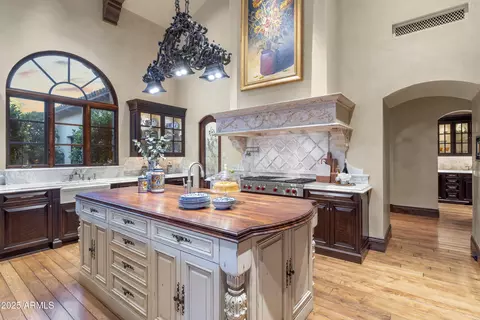 Kitchen - 5902 E Arcadia Ln, Phoenix, AZ 85018 photo 7 of 9