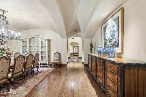 Dining - 5902 E Arcadia Ln, Phoenix, AZ 85018 photo 2 of 5