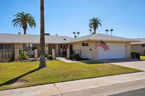 10339 W Kingswood Cir, Sun City, AZ 85351